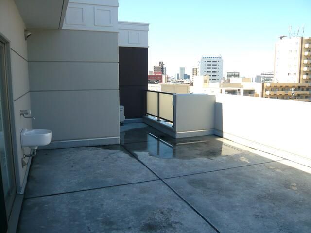 Modern 3LDK Apartment in Sapporo with Rooftop Garden & Gym - Thumbnail 4