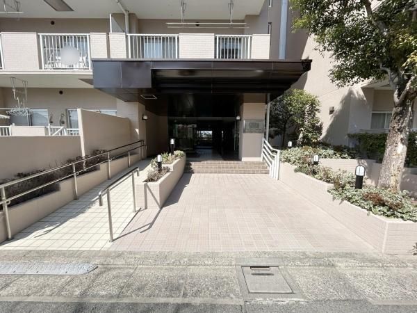 3LDK Apartment for Sale in Saitama City, 15 Min Walk to Sashiougi Station - Thumbnail 3