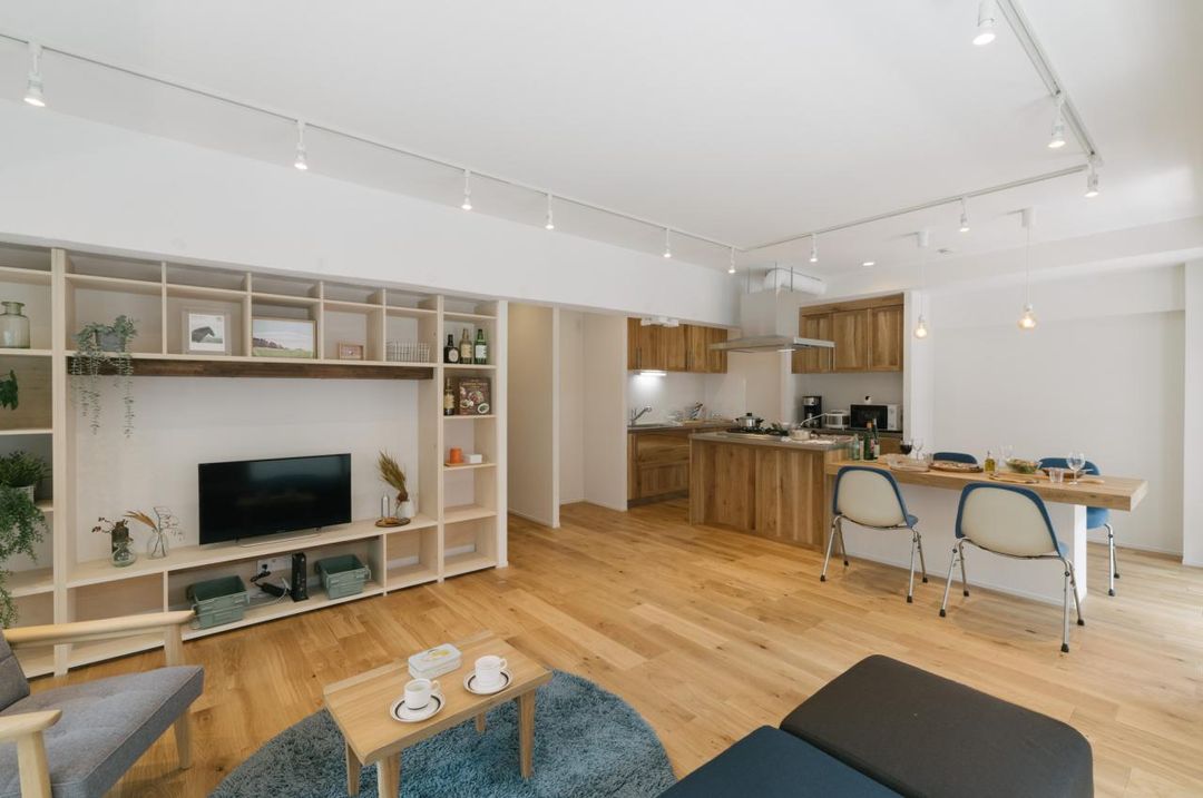2LDK Apartment for Sale in Nakameguro, Meguro-ku, Tokyo - Thumbnail 2