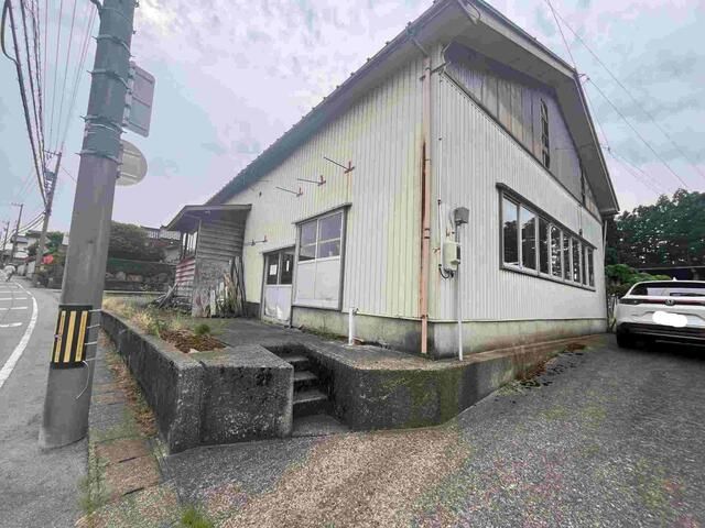Spacious Land with House in Kurobe, Toyama - 1,494 sqm Property - Thumbnail 4