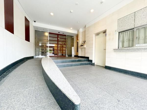 3LDK Apartment with Garden near Hamura Station, Tokyo - Thumbnail 3