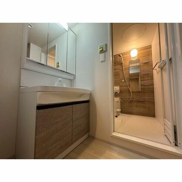 New 2LDK Apartment for Rent in Sapporo's Miyanomori - Thumbnail 4