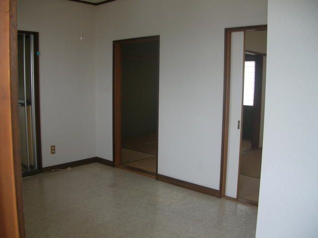 2DK Apartment for Rent in Hachinohe, Aomori - 40sqm - Thumbnail 2
