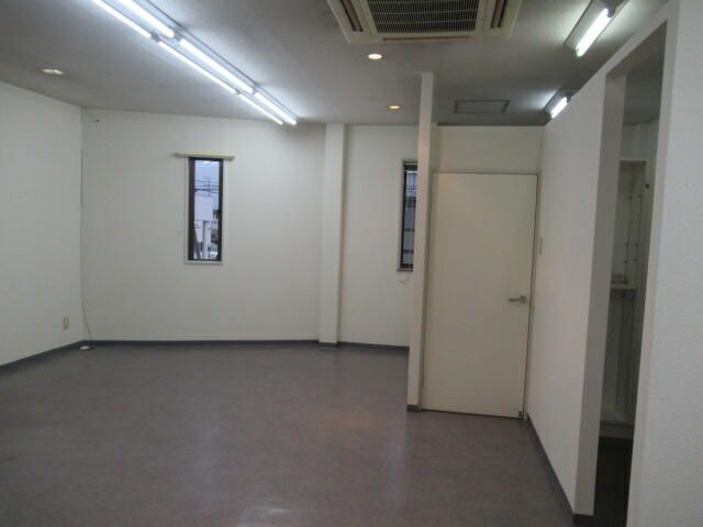 Office/Retail Space for Rent in Fukushima City, 40.13 sqm - Thumbnail 3