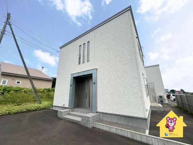 4LDK Family Home in Nanae, Hokkaido with 3 Car Parking - Image 9