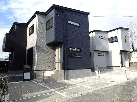 New 4LDK House in Nara's Gakuen Area with Seismic Dampers - Thumbnail 3