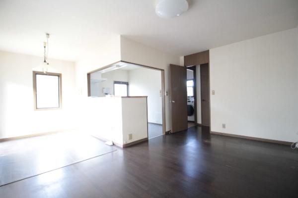 4LDK+Study Detached House for Sale in Tachikawa, Tokyo - Thumbnail 2