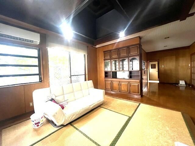 6LDK RC House in Shikokuchuo City, Ehime with Garden & Parking - Thumbnail 3