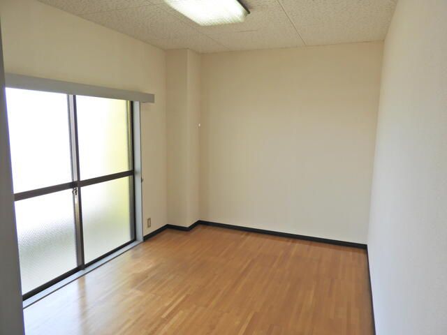 3LDK Apartment for Rent in Toyama City with City Gas - Thumbnail 3