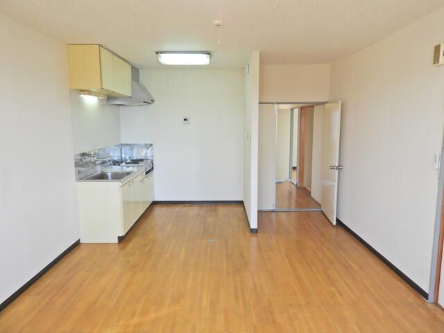 3LDK Apartment for Rent in Toyama City with City Gas - Thumbnail 2