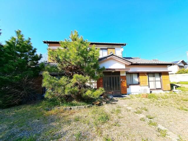 Spacious 1979 Wooden House with Large Land in Minamiboso, Chiba - Thumbnail 3