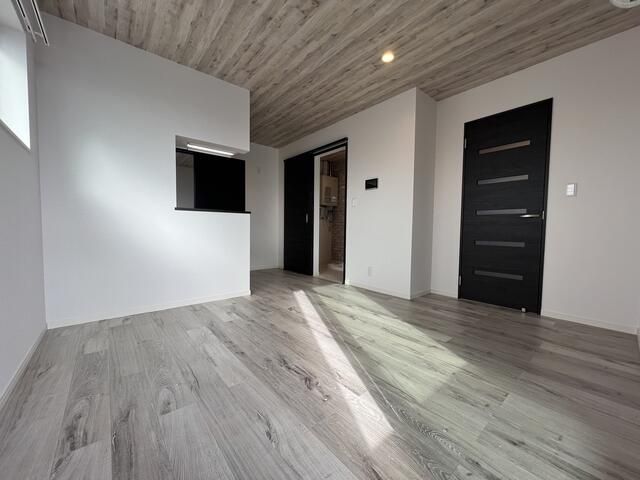 Modern 1LDK Apartment in Aomori City with Balcony & Parking - Thumbnail 4