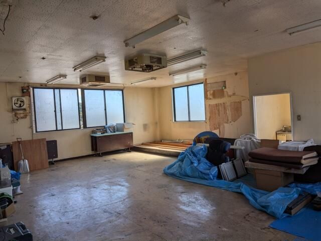 Nirasaki Office for Rent: 68.3 sqm near JR Station, No Key Money - Thumbnail 4