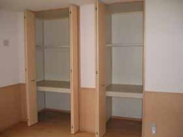 Chateau Magnolia I 2LDK Apartment for Rent in Sagamihara - Thumbnail 2