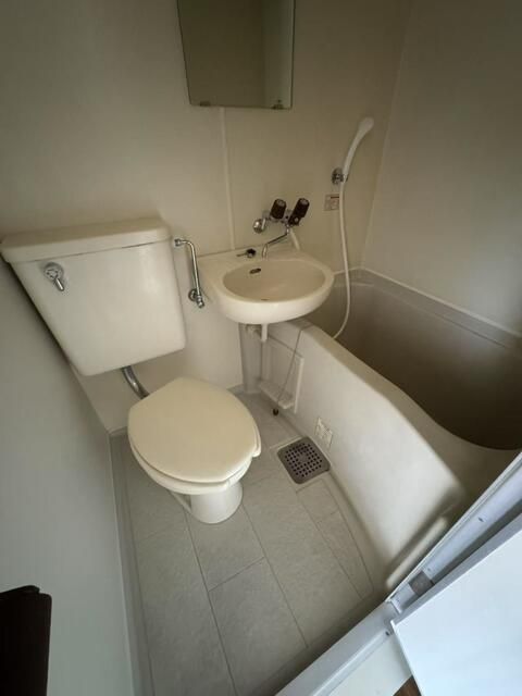 1K Apartment for Sale in Kawasaki, Kanagawa - Near Shinnmaruko Station - Thumbnail 4