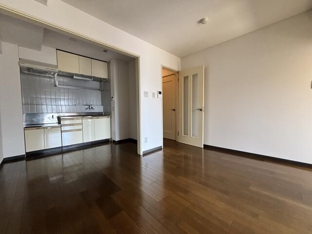 2DK Apartment for Rent in Kodaira, Tokyo Near Hanakoganei Station - Thumbnail 3