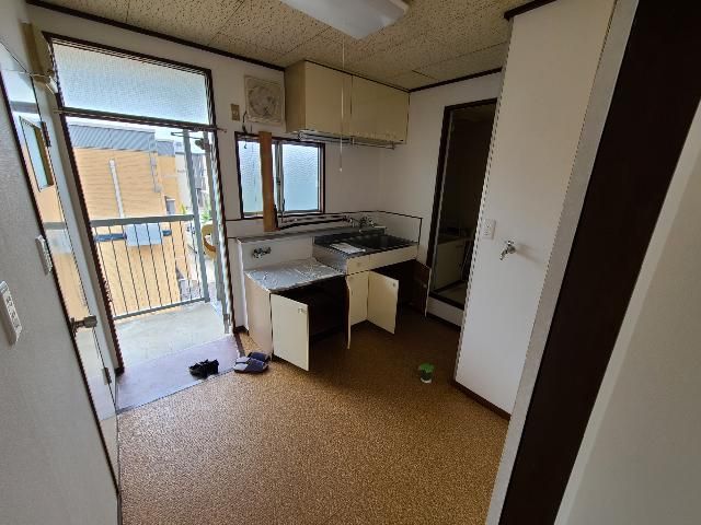 2K Apartment for Rent near Hirosaki Station, Aomori | 30.35 sqm - Thumbnail 3