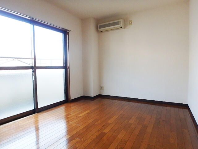 1K Apartment for Rent in Kanagawa-ku, Yokohama - Thumbnail 2