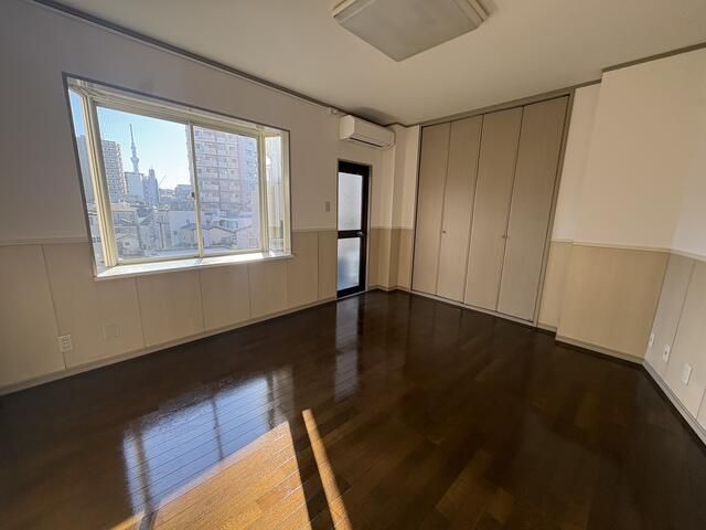 Commercial Office for Rent in Taito, Tokyo - 244 sqm with Parking - Thumbnail 2