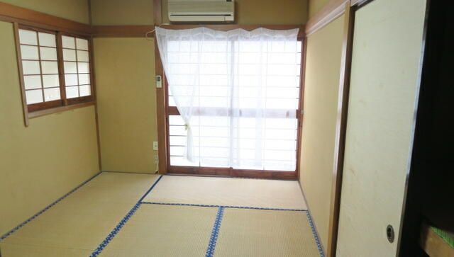 1976 3DK House in Quiet Shimoda with Free Parking and 174㎡ Land - Thumbnail 4