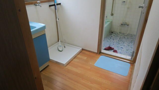 1976 3DK House in Quiet Shimoda with Free Parking and 174㎡ Land - Thumbnail 3