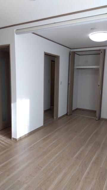 2LDK House for Rent in Kunitachi, Tokyo - Near Yabo Station - Thumbnail 2