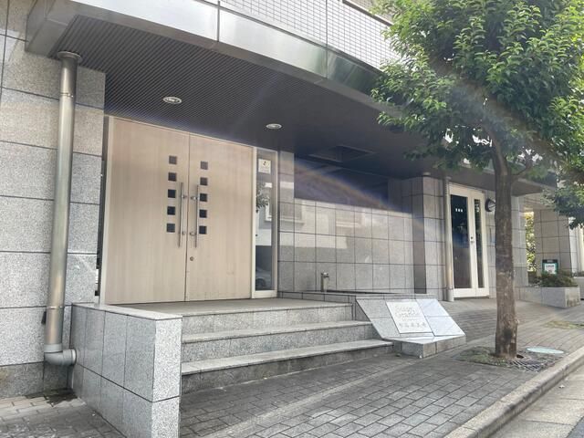2LDK Apartment for Sale in Shinjuku, Tokyo - Renovated & Secure - Thumbnail 4