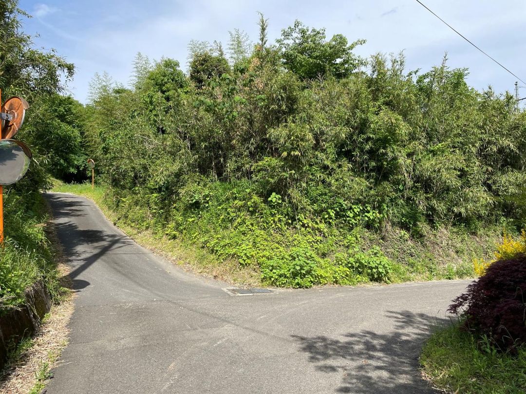 1975 2DK House on Large Plot in Miyakonojo, Miyazaki - Thumbnail 2