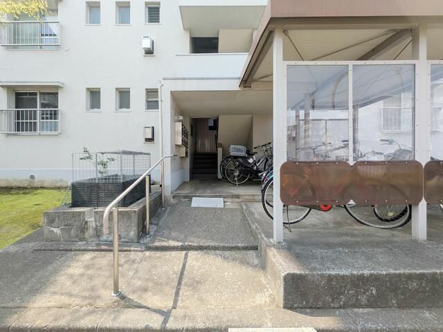 2LDK Apartment for Rent in Mihama-ku, Chiba City – 46.42m² - Thumbnail 2