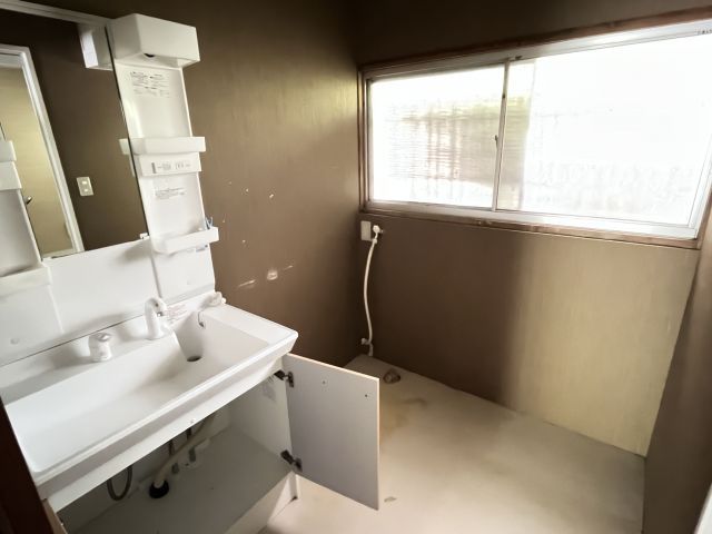 5LDK Detached House for Sale in Omuta, Fukuoka - 290㎡ Land - Thumbnail 2