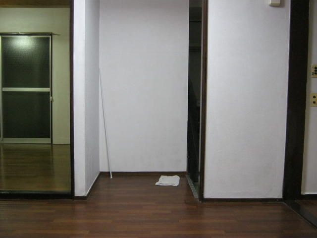 2DK Apartment for Rent in Nerima, Tokyo – 44m² Near Nakamurabashi Station - Thumbnail 4