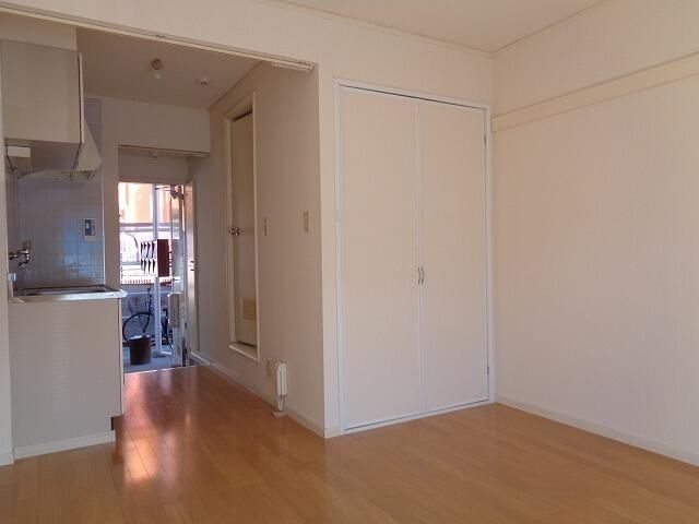 1K Apartment for Rent in Kunitachi, Tokyo - 20.30 sqm - Thumbnail 2