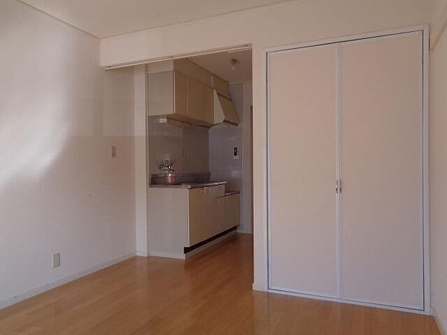 1K Apartment for Rent in Kunitachi, Tokyo - 20.30 sqm - Thumbnail 3