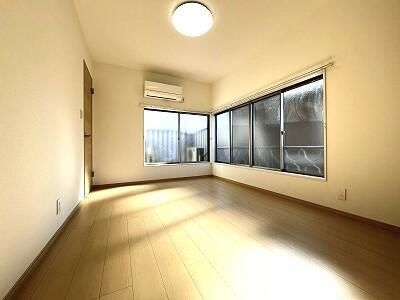 2LDK House for Rent with Garden in Shinjuku, Tokyo - Thumbnail 4