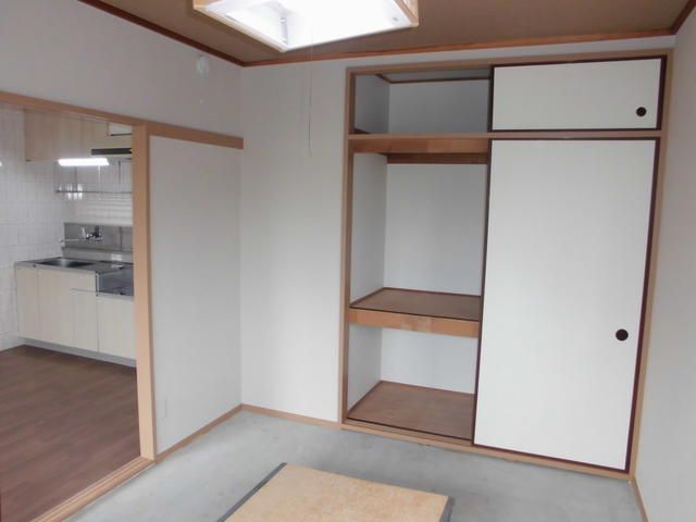 2DK Apartment for Rent in Nishitokyo, Tokyo - 43.9 sqm - Thumbnail 2