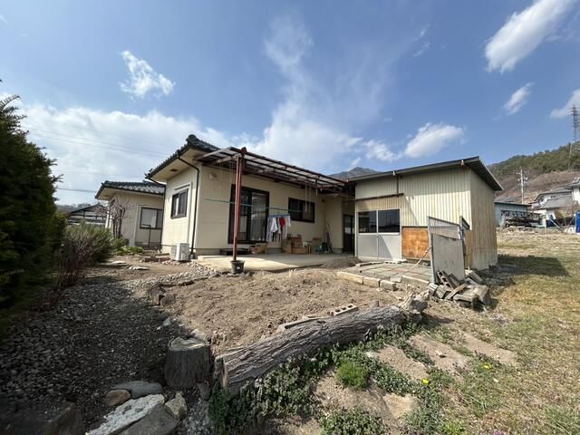 Detached House for Sale in Ueda, Nagano - 2LDK on Large Corner Lot - Thumbnail 4