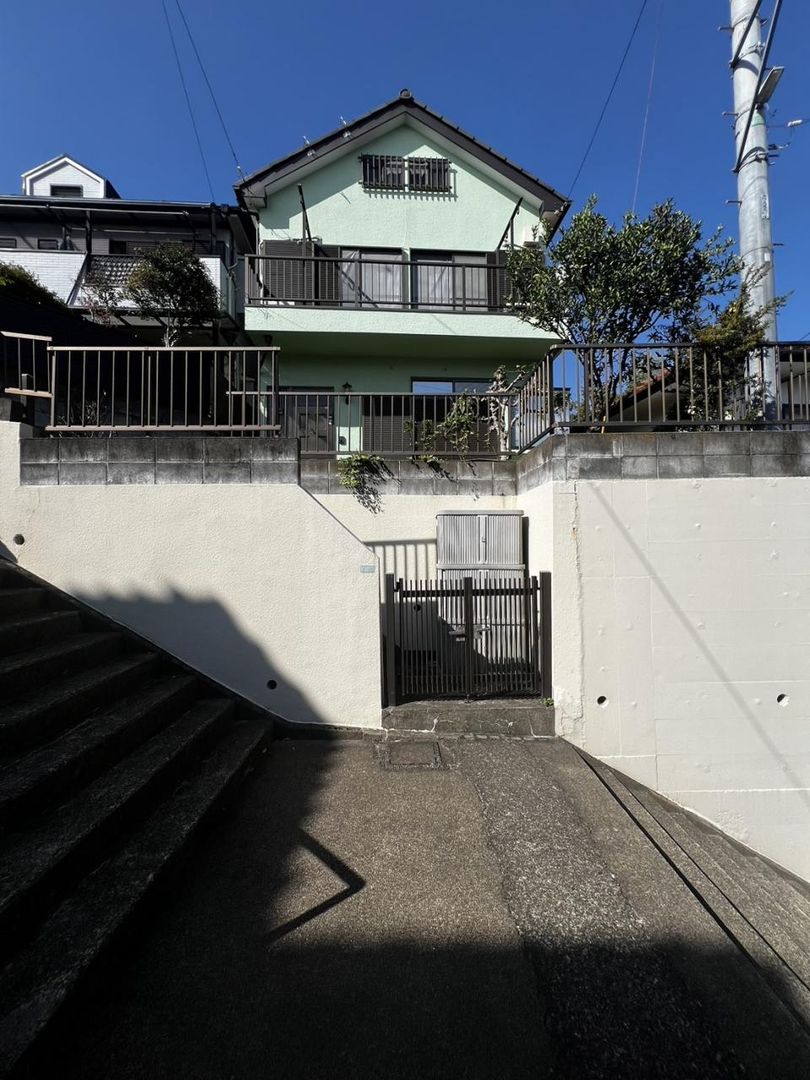 Land for Sale in Ebina, Kanagawa - Hillside Plot with Views - Thumbnail 2