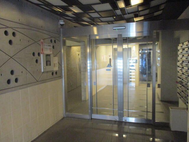 Royal Amenity Nishitoyama 1K Apartment for Sale in Shinjuku, Tokyo - Thumbnail 4