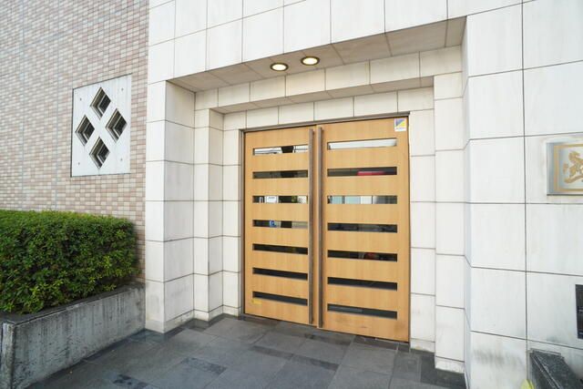 Royal Amenity Nishitoyama 1K Apartment for Sale in Shinjuku, Tokyo - Thumbnail 3