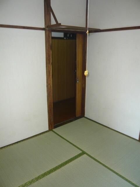 Yamato-so Honkan 1R Apartment for Rent in Bunkyo, Tokyo - Thumbnail 2
