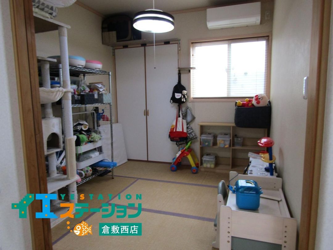 4LDK House for Sale in Kurashiki with Solar Panels & 3 Parking - Thumbnail 3