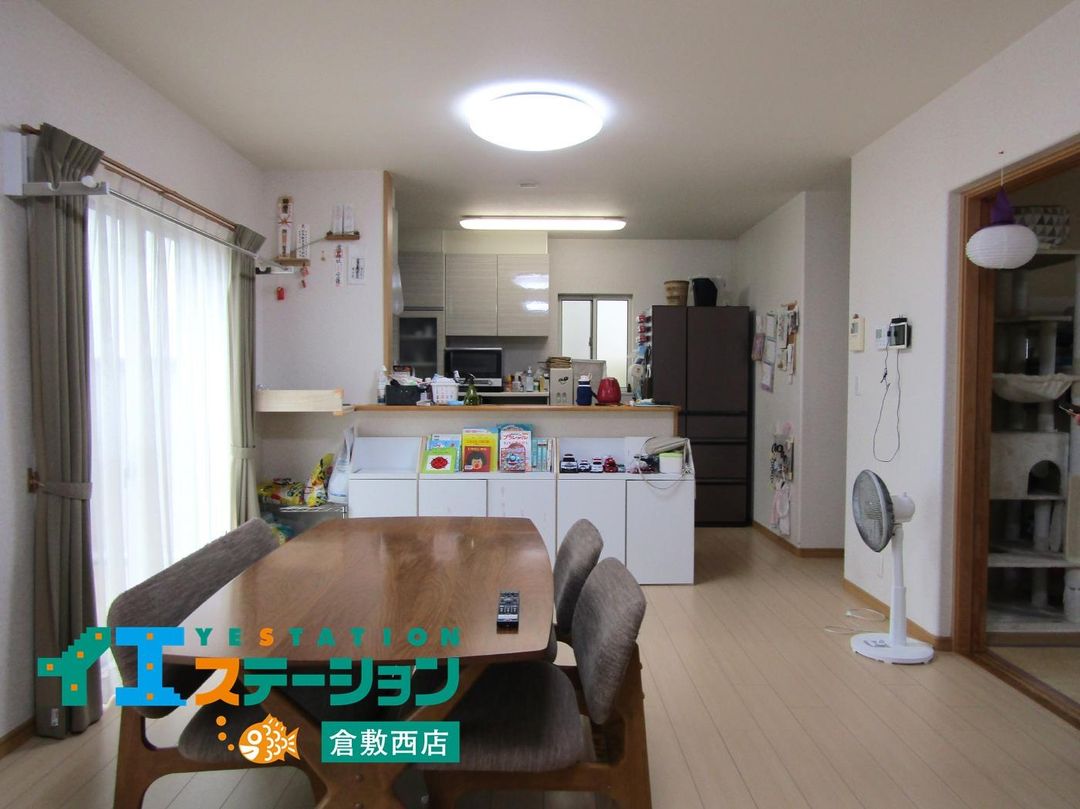 4LDK House for Sale in Kurashiki with Solar Panels & 3 Parking - Thumbnail 4