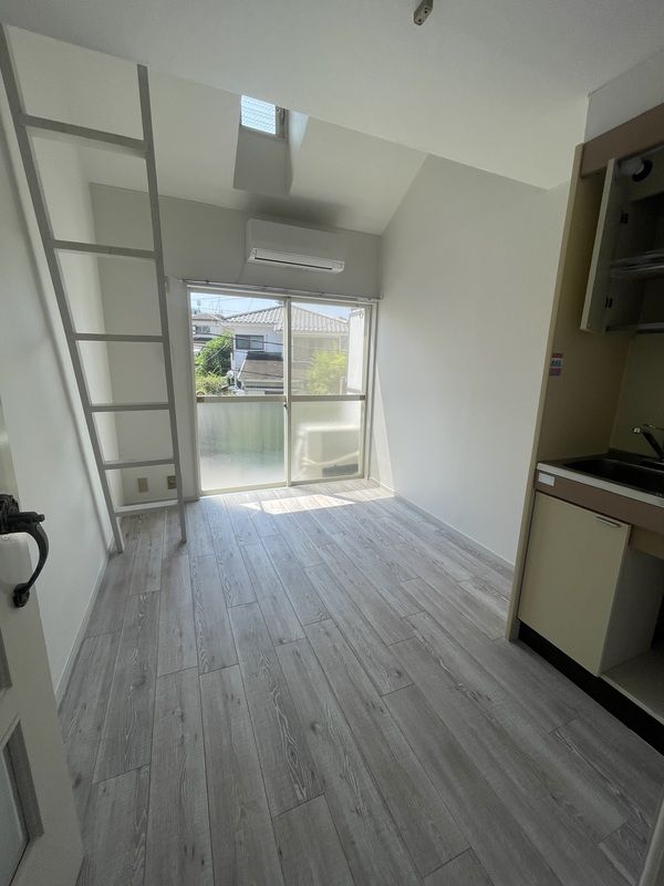 Affordable 1R Apartment for Rent in Isogo, Yokohama - Pet Negotiable - Thumbnail 2