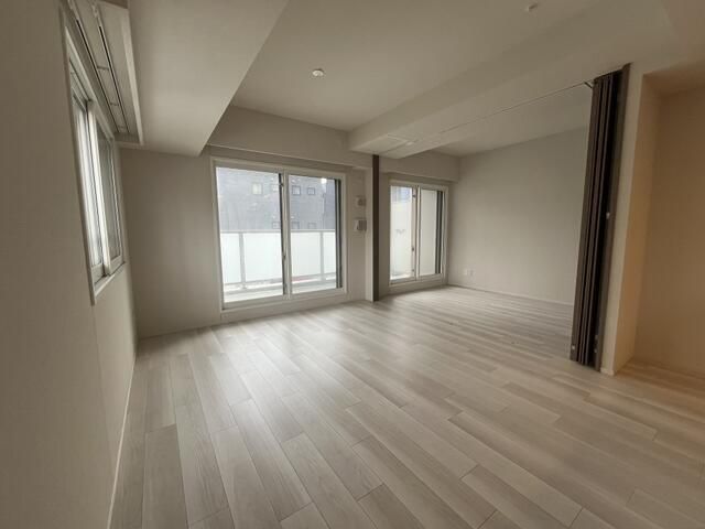 Modern 3LDK Apartment 70.87m² Near Kanjo-dori Higashi Station Sapporo - Thumbnail 2