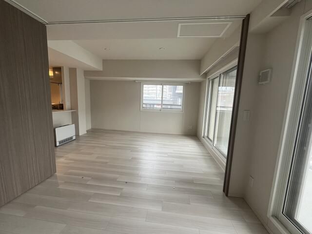Modern 3LDK Apartment 70.87m² Near Kanjo-dori Higashi Station Sapporo - Thumbnail 4