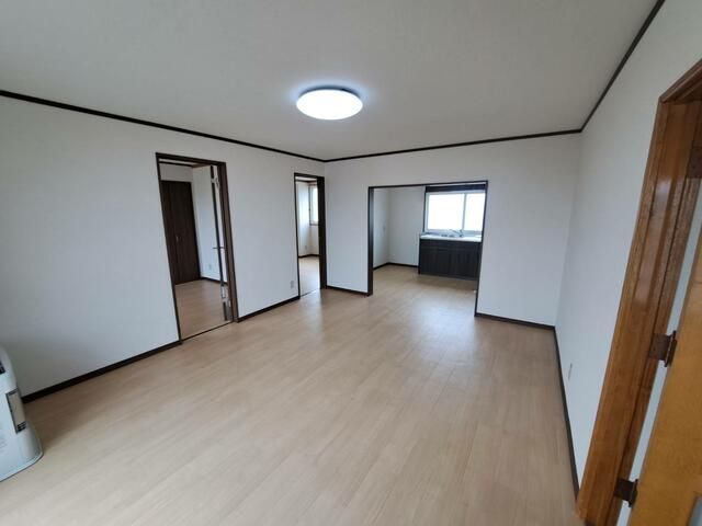 Renovated 2LDK Terrace House near JR Takikawa Station, Hokkaido - Thumbnail 3