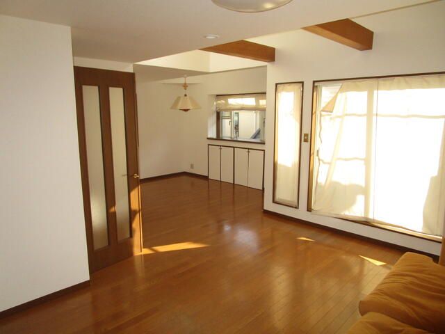 3LDK House for Sale in Bunkyo, Tokyo | 111.26 sqm - Thumbnail 2