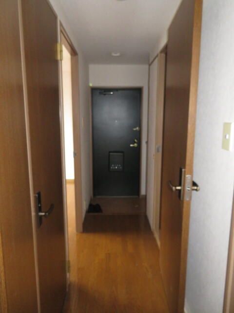 2DK Apartment for Rent in Atsugi, Kanagawa - Thumbnail 2