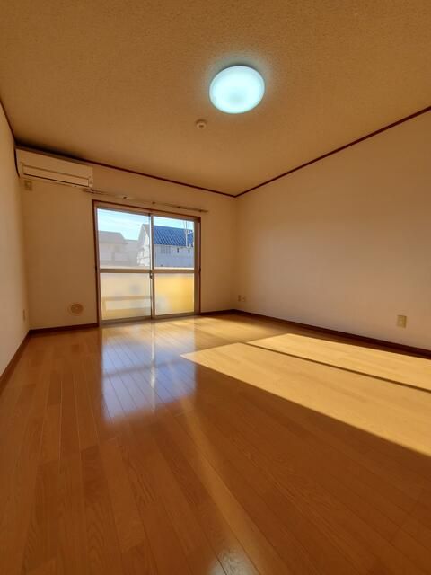 1K Apartment for Rent in Central City, Yamanashi | Near Tsunenaga Station - Thumbnail 3