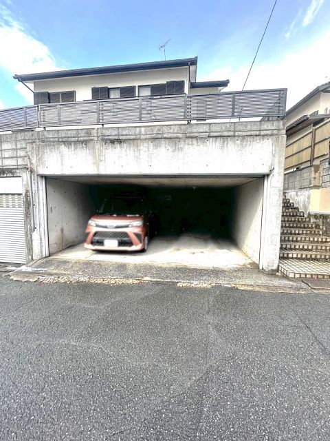 Renovated 5LDK House in Kitakyushu with Parking for 3 - Thumbnail 2